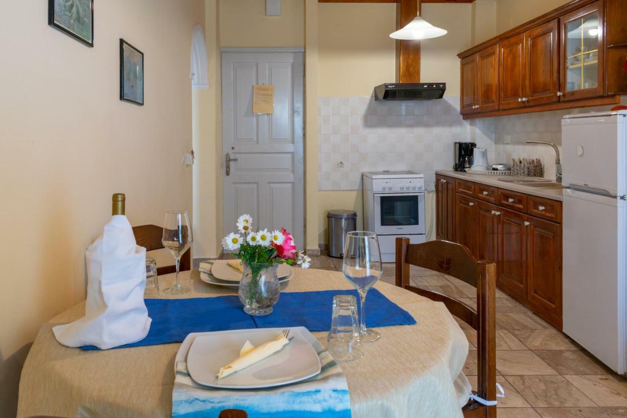 Naftis Apartments Пелекас Екстер'єр фото